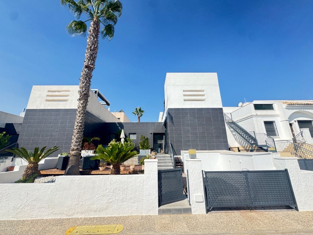 Townhouse in Alicante, Spain 2 bedrooms, 70 sq.m. No. 145375