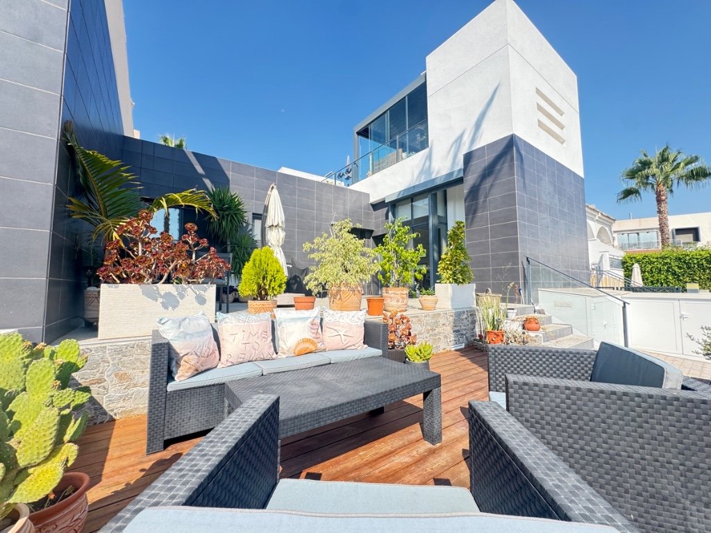 Townhouse in Alicante, Spain 2 bedrooms, 70 sq.m. No. 145375