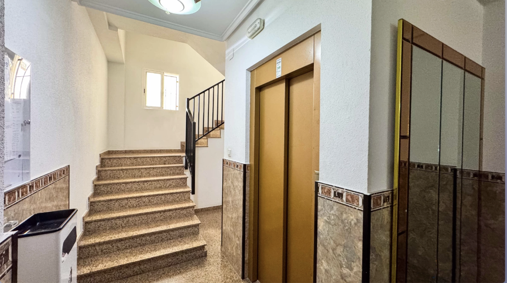 Huoneisto Torrevieja, Alicante, Espanja 4 makuuhuonetta, 107 m2 No. 145376