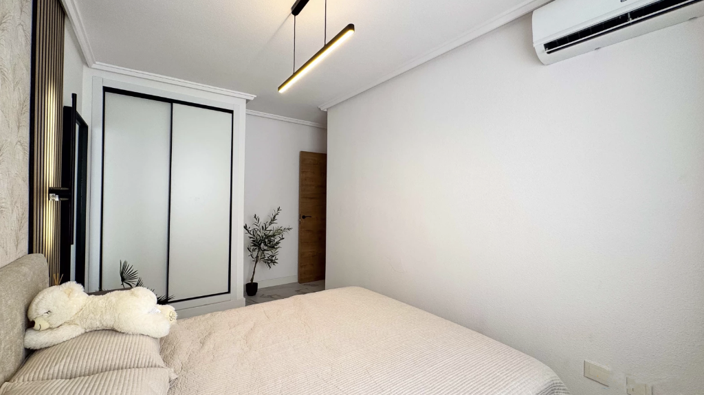 Huoneisto Torrevieja, Alicante, Espanja 4 makuuhuonetta, 107 m2 No. 145376