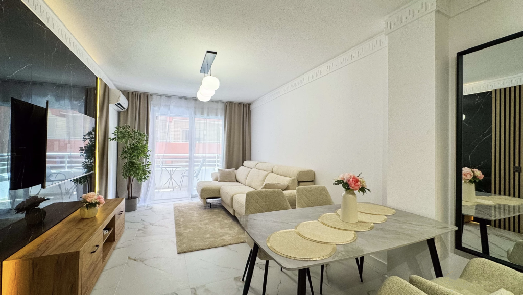 Huoneisto Torrevieja, Alicante, Espanja 4 makuuhuonetta, 107 m2 No. 145376