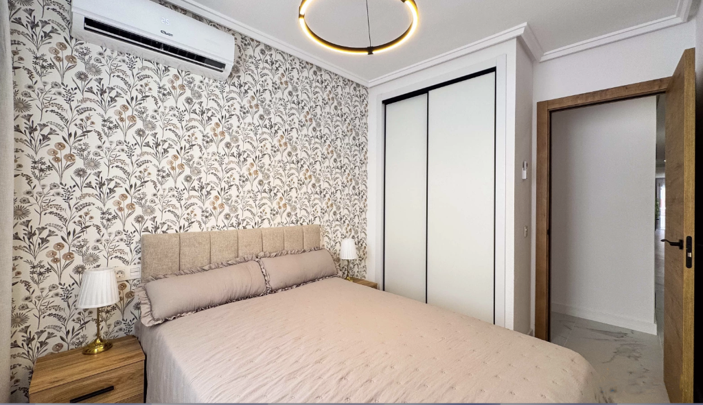 Huoneisto Torrevieja, Alicante, Espanja 4 makuuhuonetta, 107 m2 No. 145376