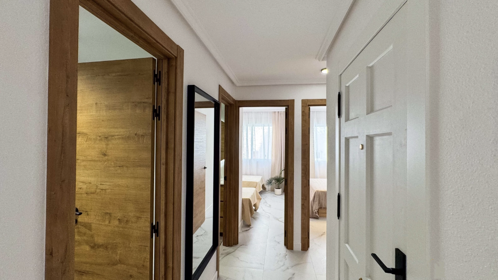 Huoneisto Torrevieja, Alicante, Espanja 4 makuuhuonetta, 107 m2 No. 145376