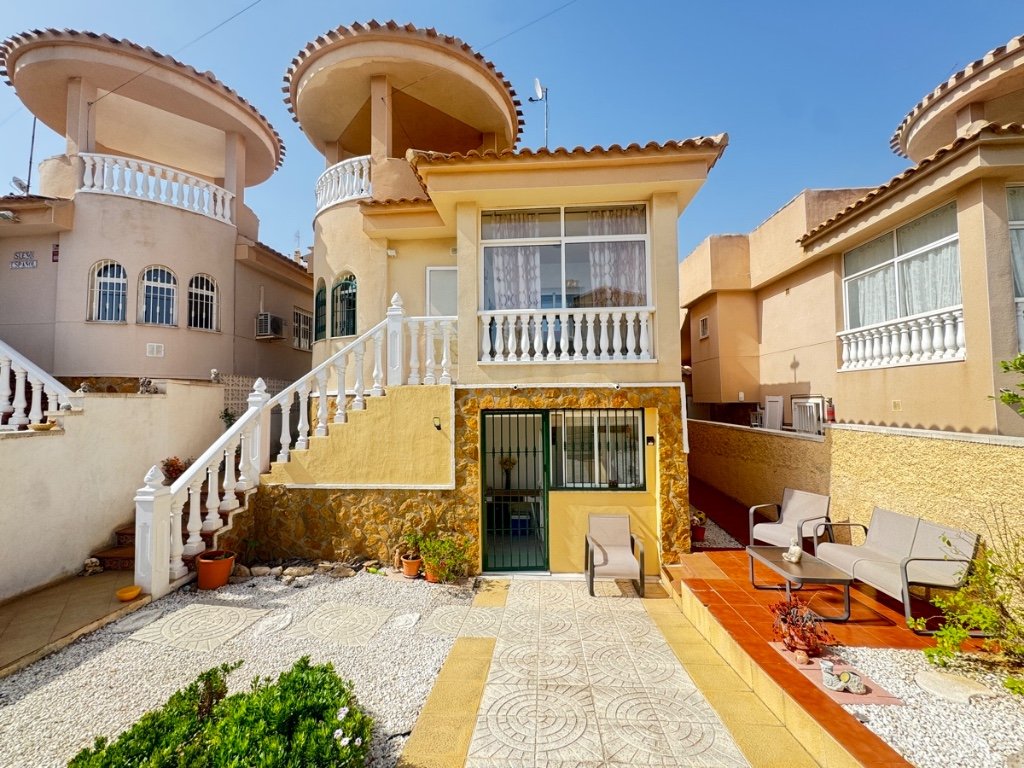 Villa in Alicante, Spain 4 bedrooms, 120 sq.m. No. 145373