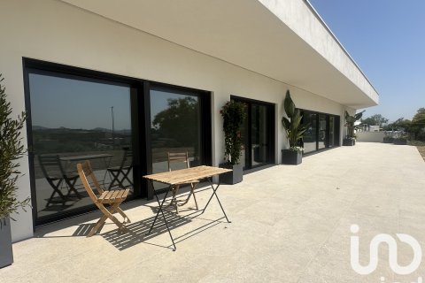 Talo Sant Esteve Sesrovires, Barcelona, Espanja 4 makuuhuonetta, 237.34 m2 No. 153286