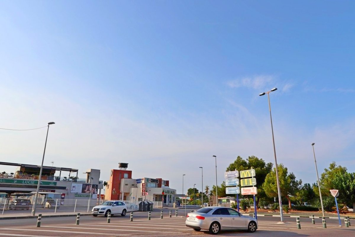 Liikekiinteistö Alicante, Espanja 65 m2 No. 80824
