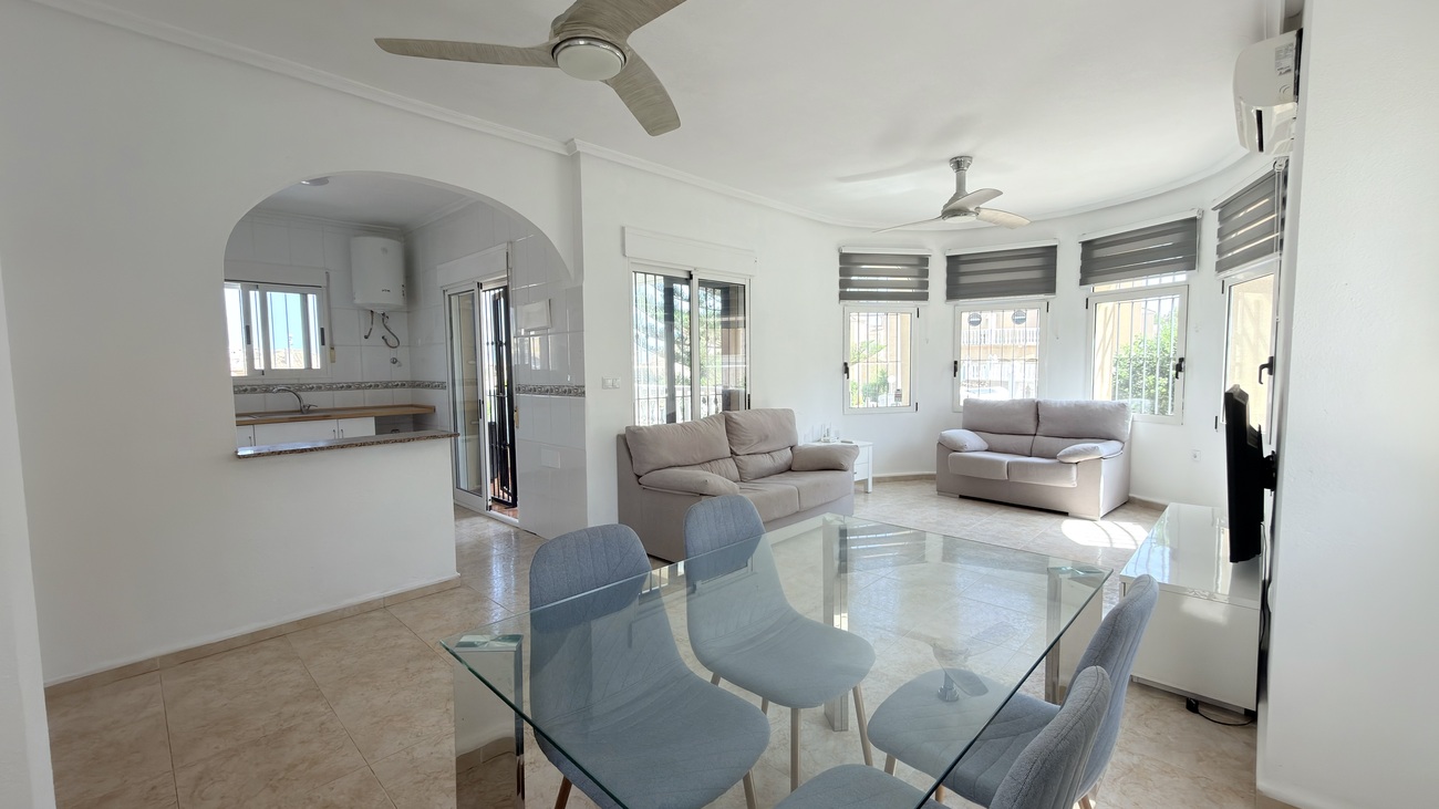 Huvila Villamartin, Alicante, Espanja 3 makuuhuonetta, 184 m2 No. 195983