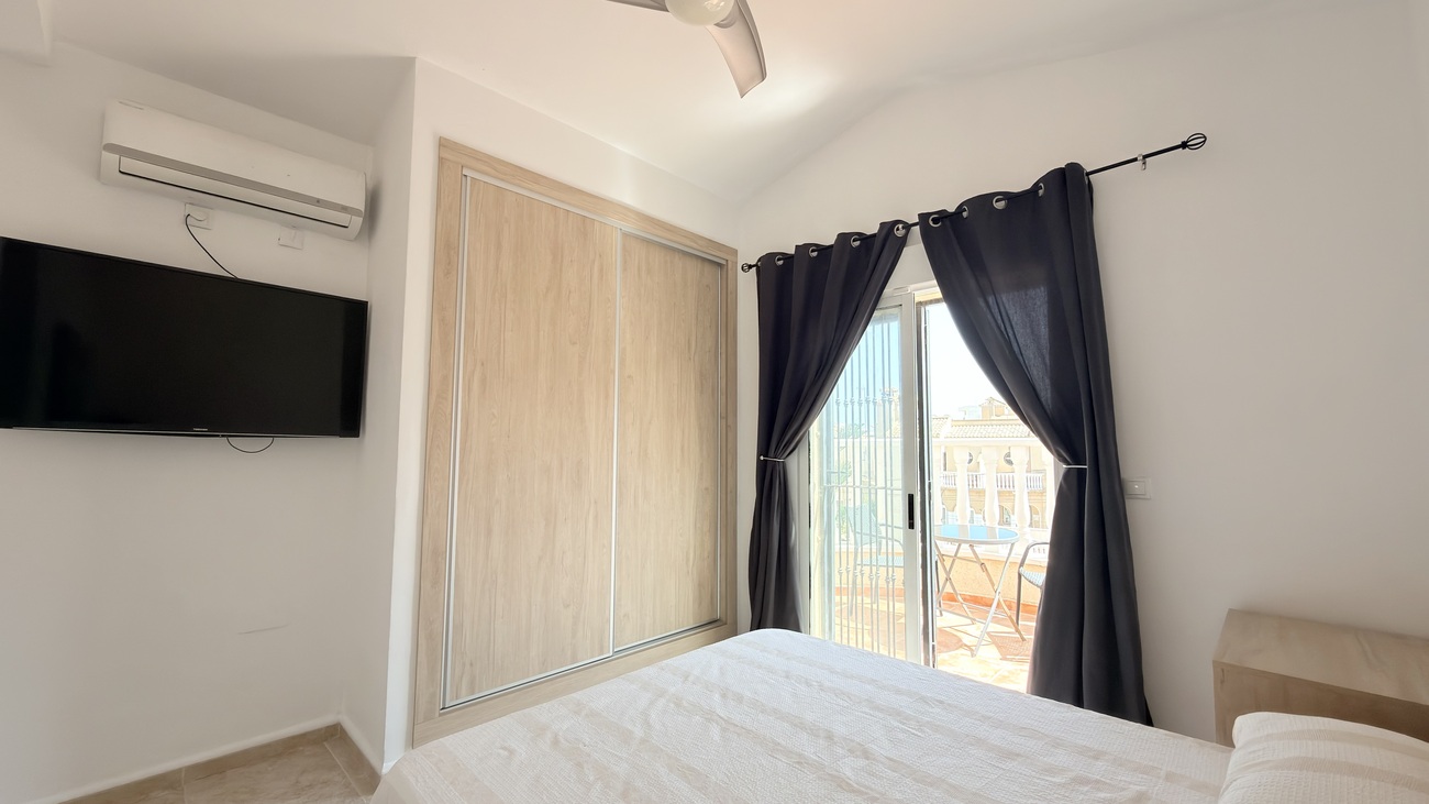 Huvila Villamartin, Alicante, Espanja 3 makuuhuonetta, 184 m2 No. 195983