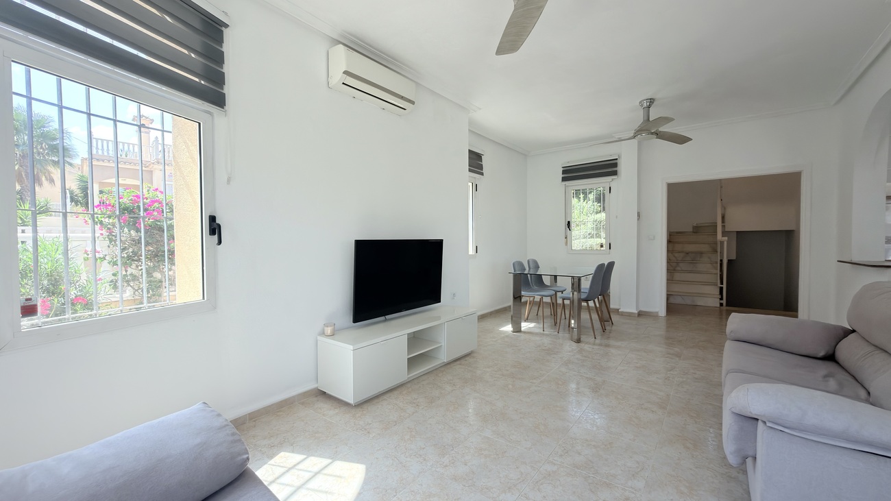 Huvila Villamartin, Alicante, Espanja 3 makuuhuonetta, 184 m2 No. 195983