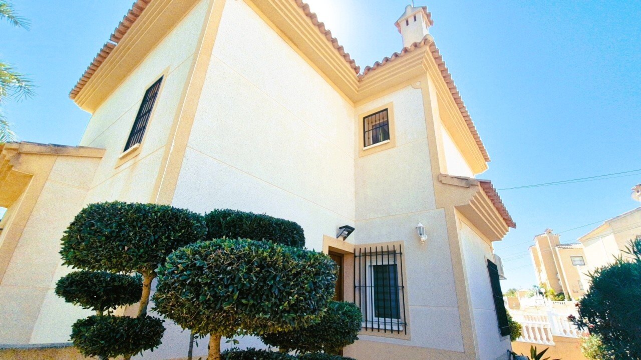 Huvila Villamartin, Alicante, Espanja 3 makuuhuonetta, 184 m2 No. 195983