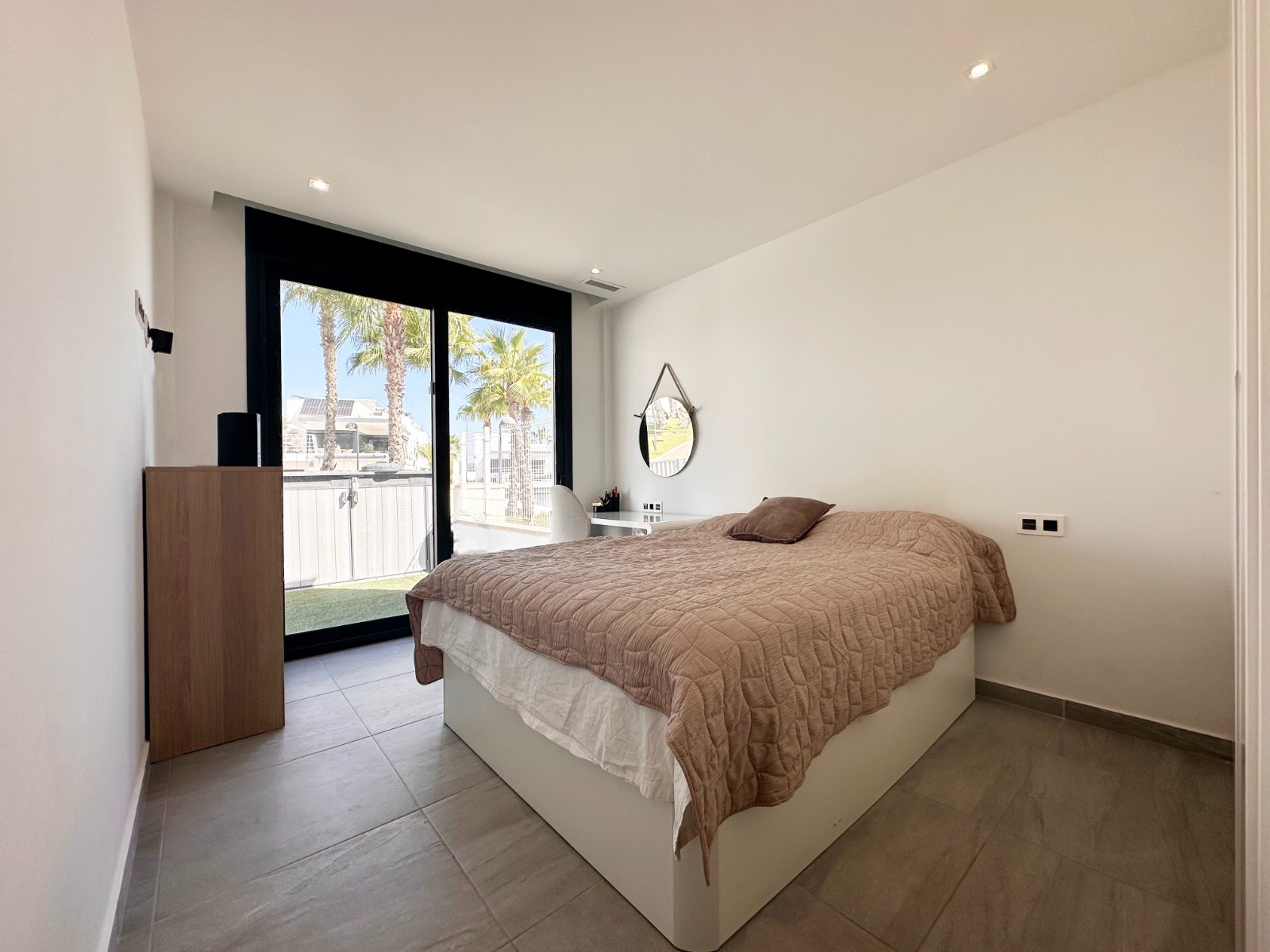Villa en San Miguel de Salinas, Alicante, España 5 dormitorios, 210 m2 No. 195984