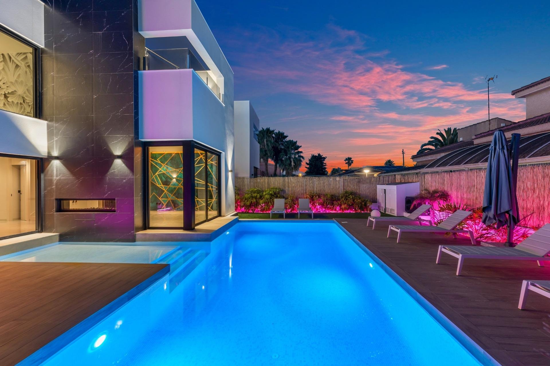 Villa en Torrevieja, Alicante, España 3 dormitorios, 126 m2 No. 195265