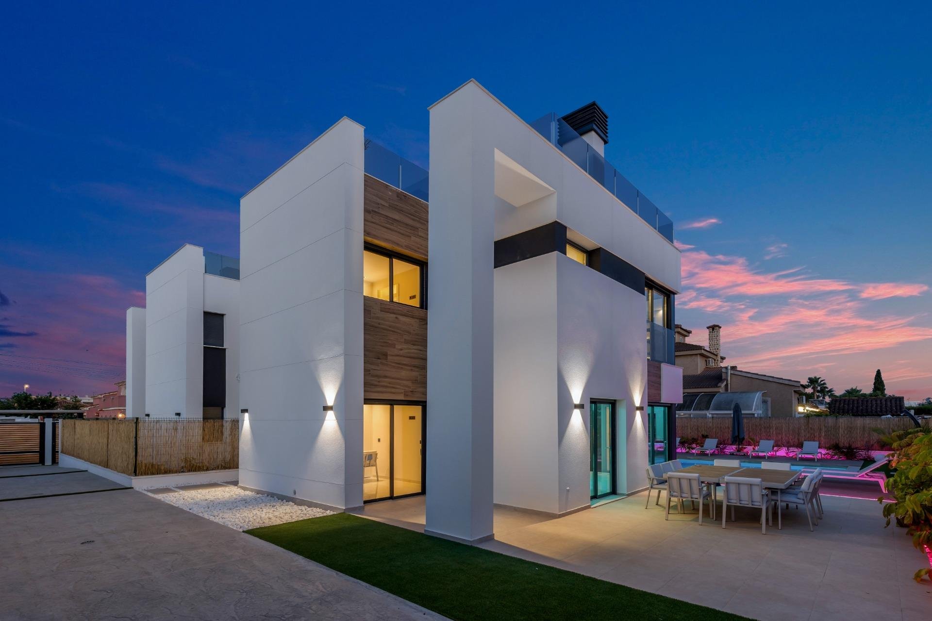 Villa en Torrevieja, Alicante, España 3 dormitorios, 126 m2 No. 195265