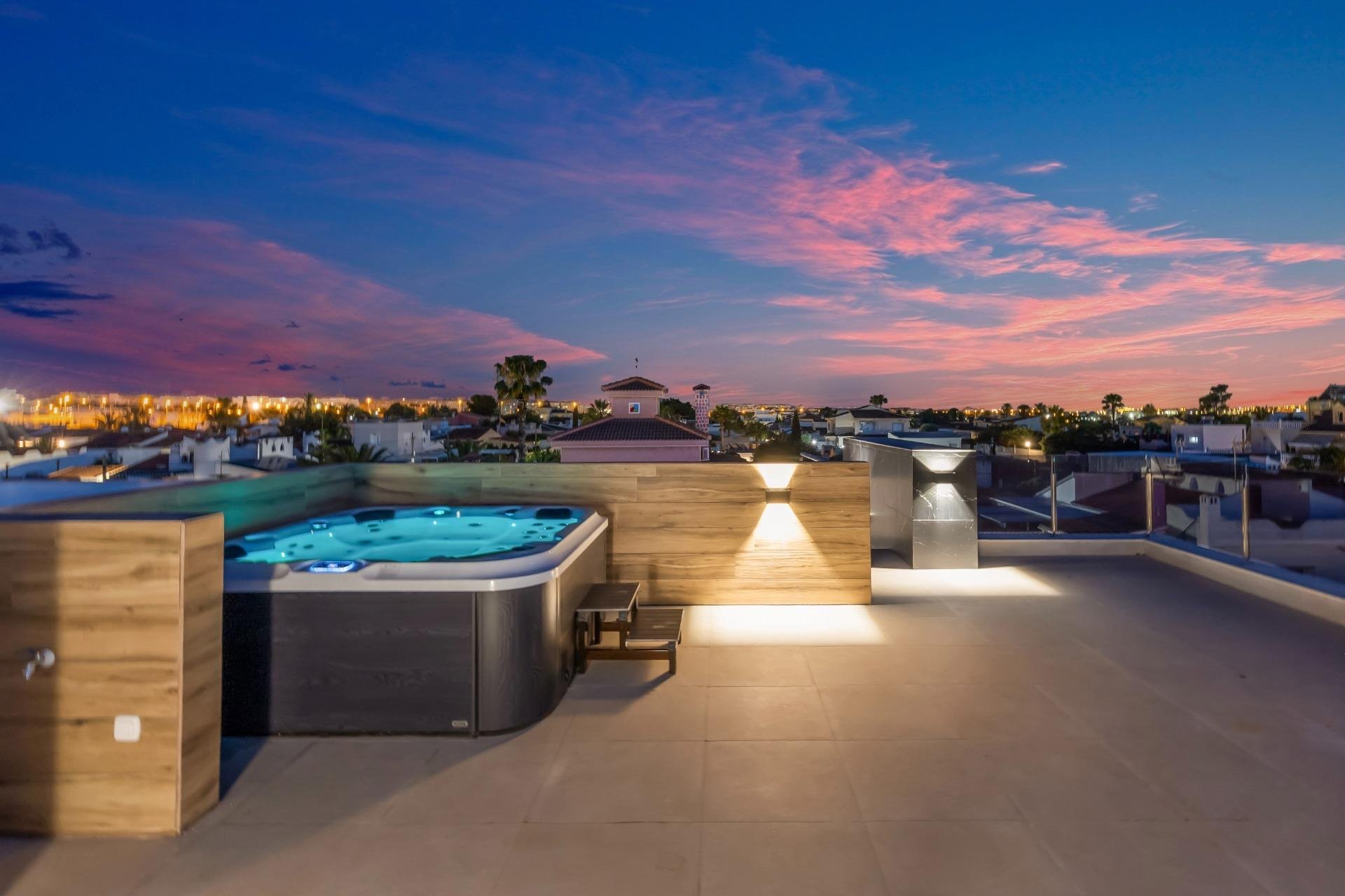 Villa en Torrevieja, Alicante, España 3 dormitorios, 126 m2 No. 195265