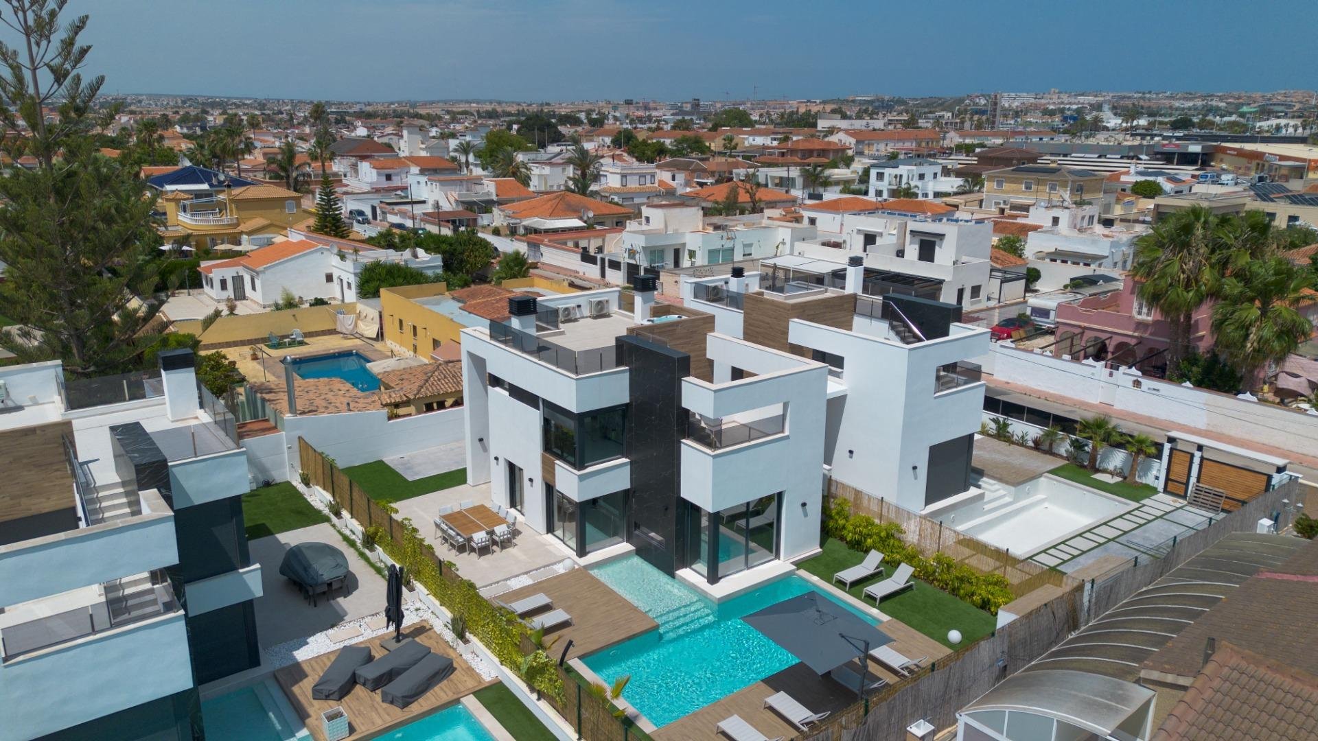 Villa en Torrevieja, Alicante, España 3 dormitorios, 126 m2 No. 195265