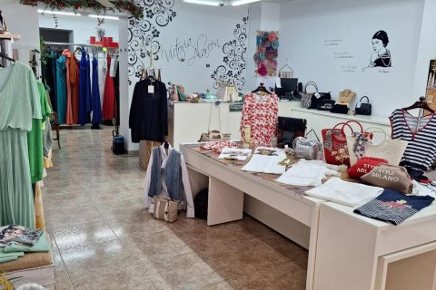 Liikekiinteistö Torrevieja, Alicante, Espanja 5 makuuhuonetta, 296 m2 No. 119807