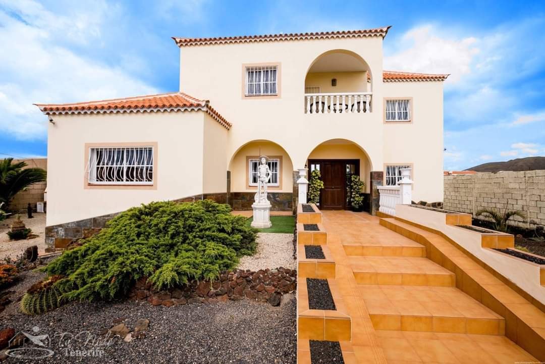 Villa in Las Galletas, Tenerife, Spain 4 bedrooms, 1005 sq.m. No. 69018