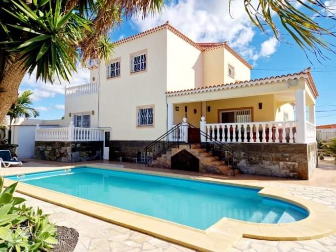 Villa in Las Galletas, Tenerife, Spain 4 bedrooms, 1005 sq.m. No. 69018