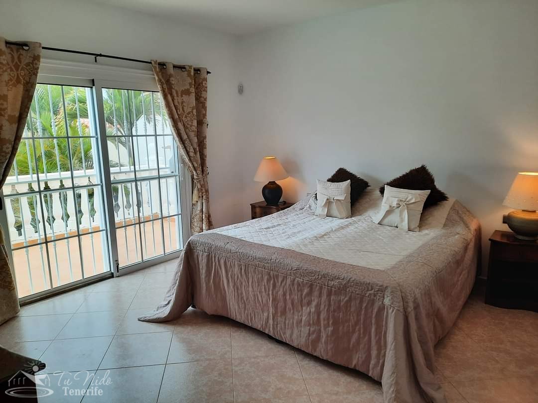 Villa in Las Galletas, Tenerife, Spain 4 bedrooms, 1005 sq.m. No. 69018