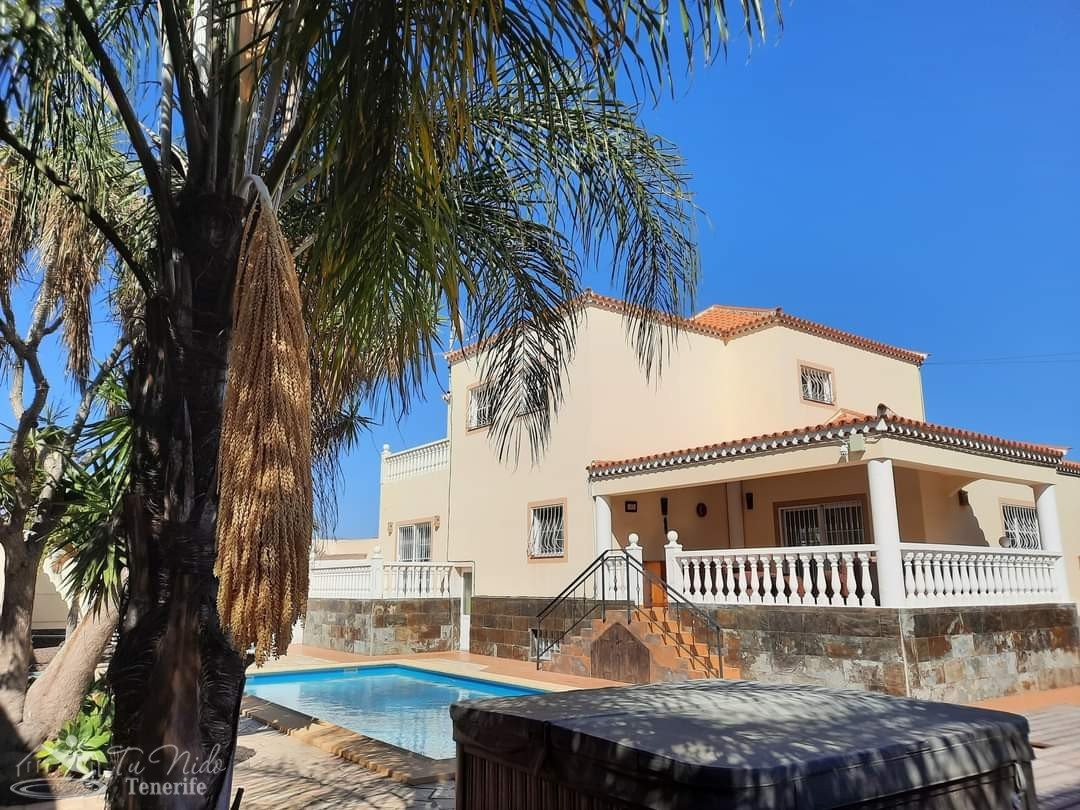 Villa in Las Galletas, Tenerife, Spain 4 bedrooms, 1005 sq.m. No. 69018