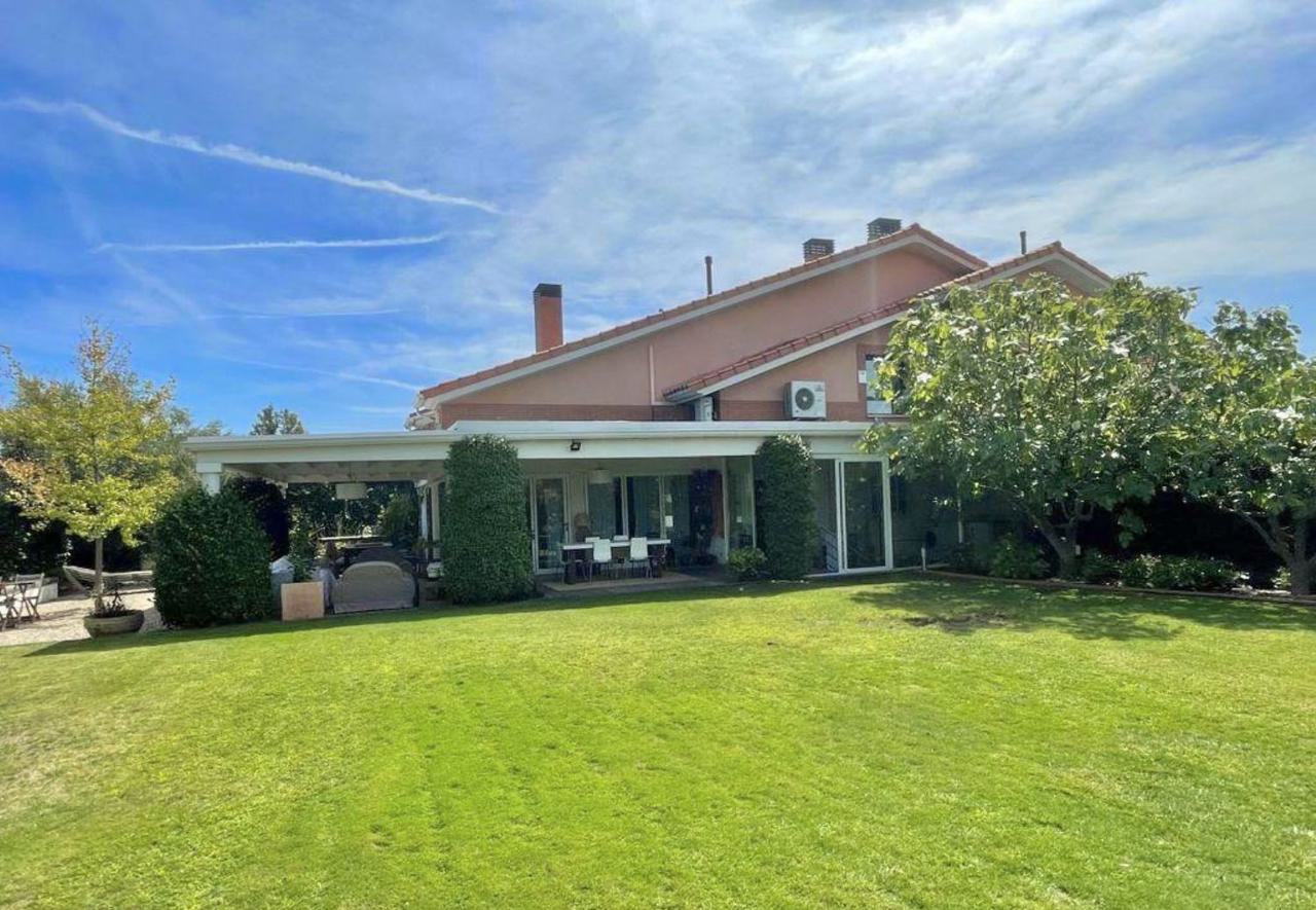 Villa i Madrid, Spanien 5 sovrum, 441 kvm. Nr. 63076
