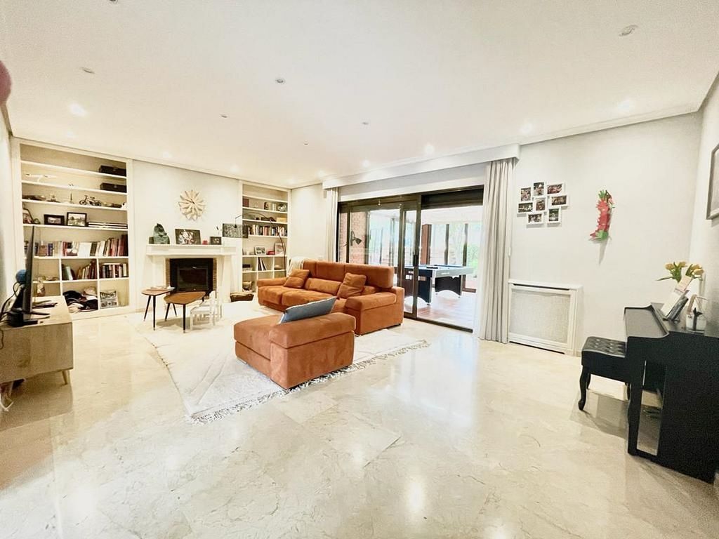 Villa in Madrid, Spanien 5 Schlafzimmer, 440 m2 Nr. 63079