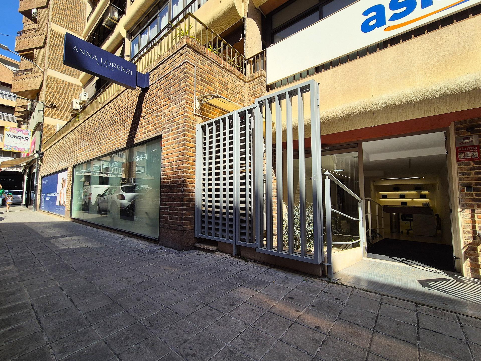 Commercial property in Alicante, Spain 6 bedrooms, 220 sq.m. No. 168891