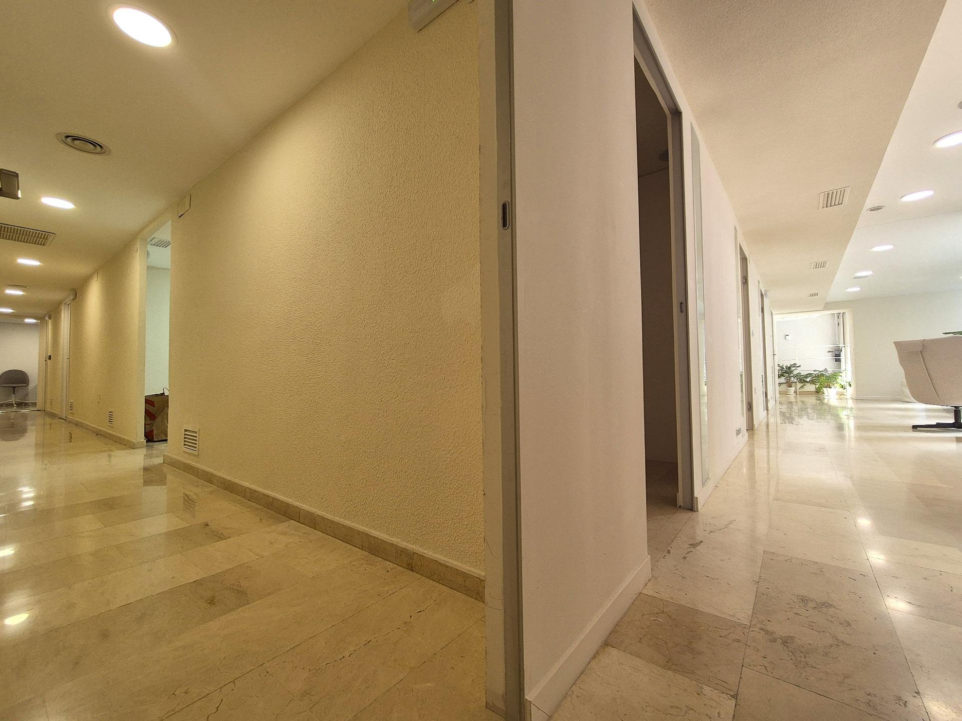 Commercial property in Alicante, Spain 6 bedrooms, 220 sq.m. No. 168891