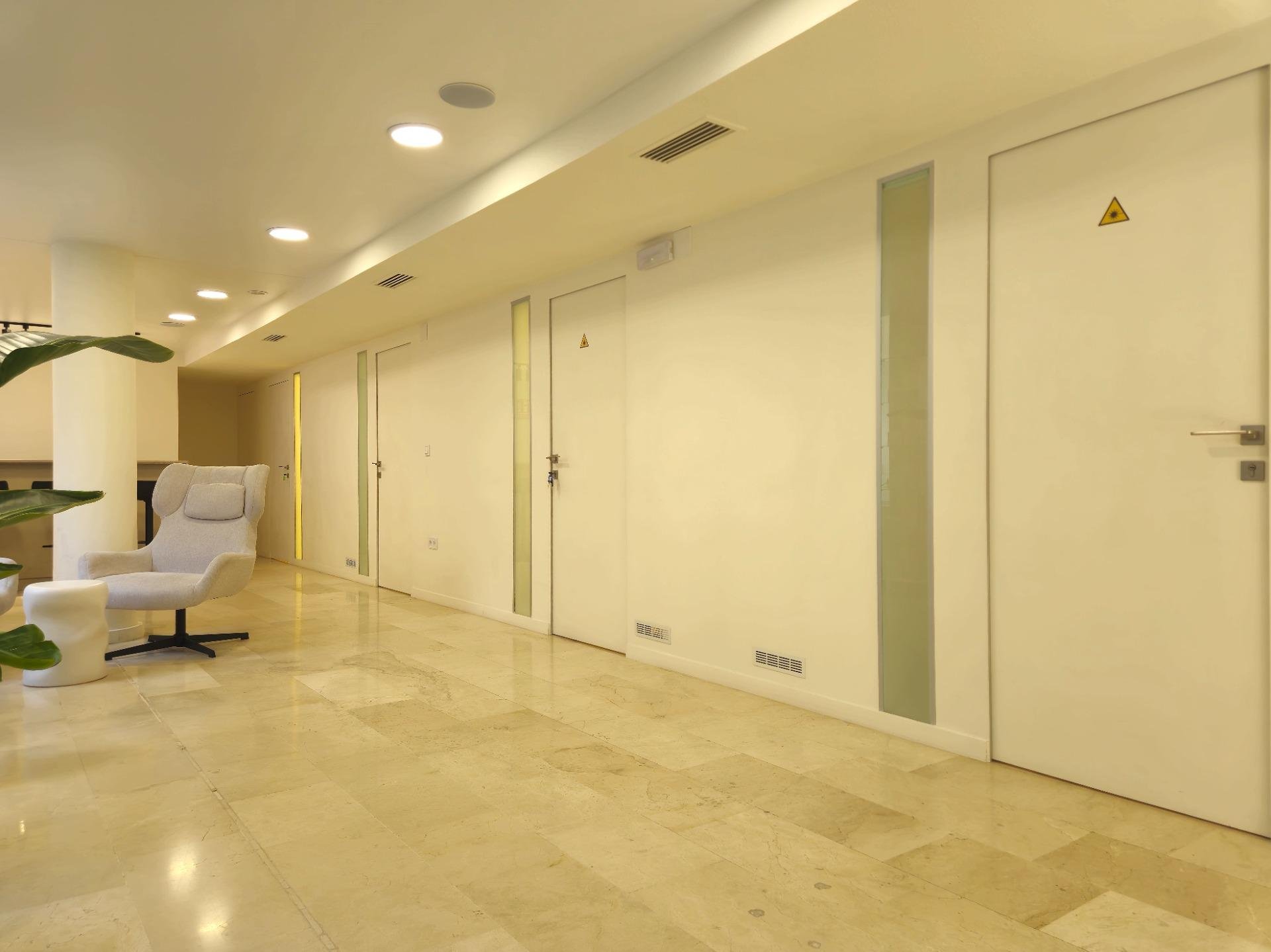 Commercial property in Alicante, Spain 6 bedrooms, 220 sq.m. No. 168891