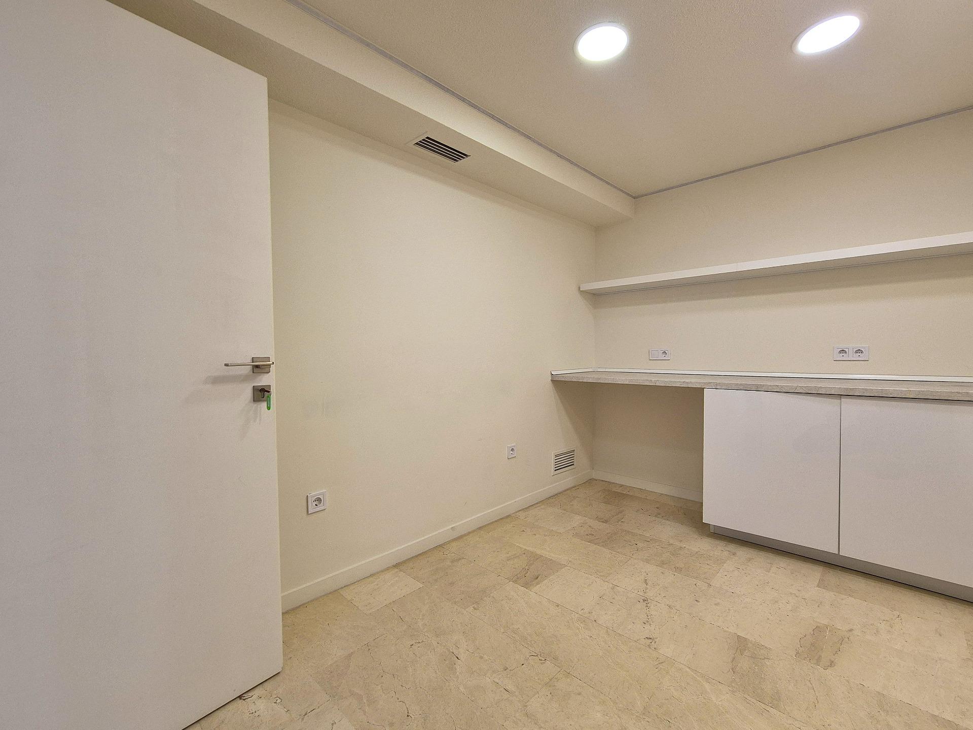 Commercial property in Alicante, Spain 6 bedrooms, 220 sq.m. No. 168891