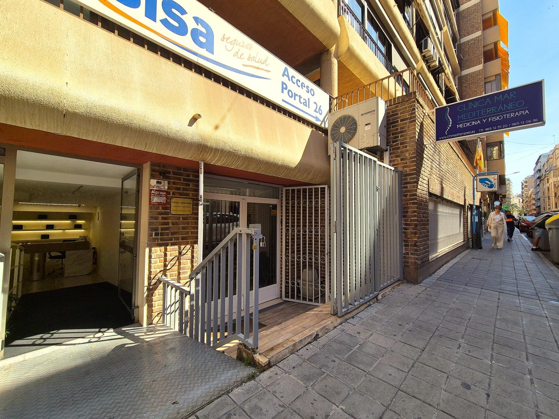 Commercial property in Alicante, Spain 6 bedrooms, 220 sq.m. No. 168891