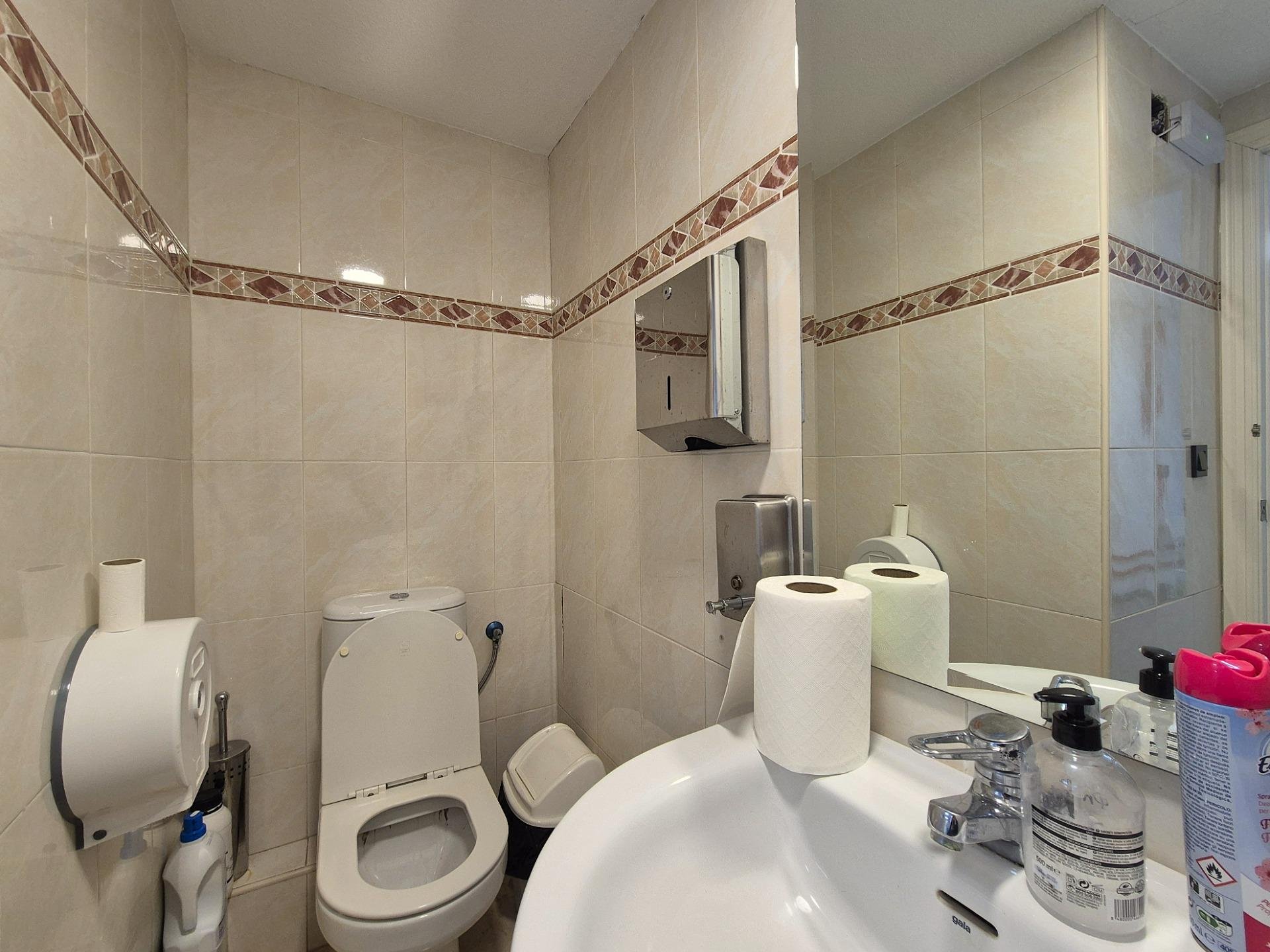 Commercial property in Alicante, Spain 6 bedrooms, 220 sq.m. No. 168891