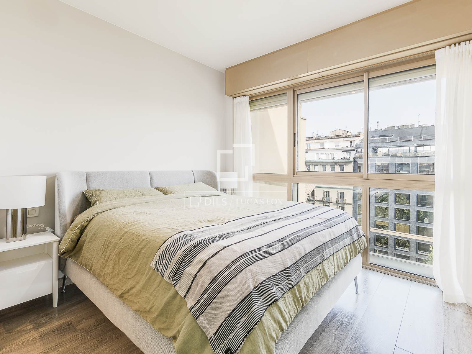 Takvåning i Barcelona, Spanien 2 sovrum, 82 kvm. Nr. 166326