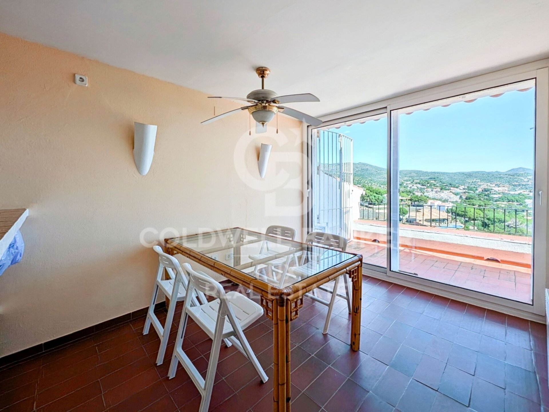 House à Cadaques, Girona, Espagne 3 chambres, 80 m2 No. 160093