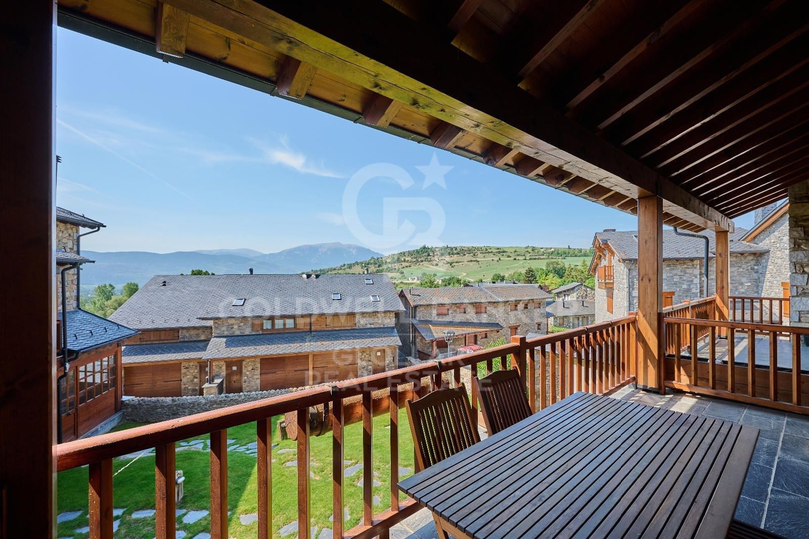Trīņu māja Girona, Spānijā 4 istabas, 200 m2 Nr. 160099