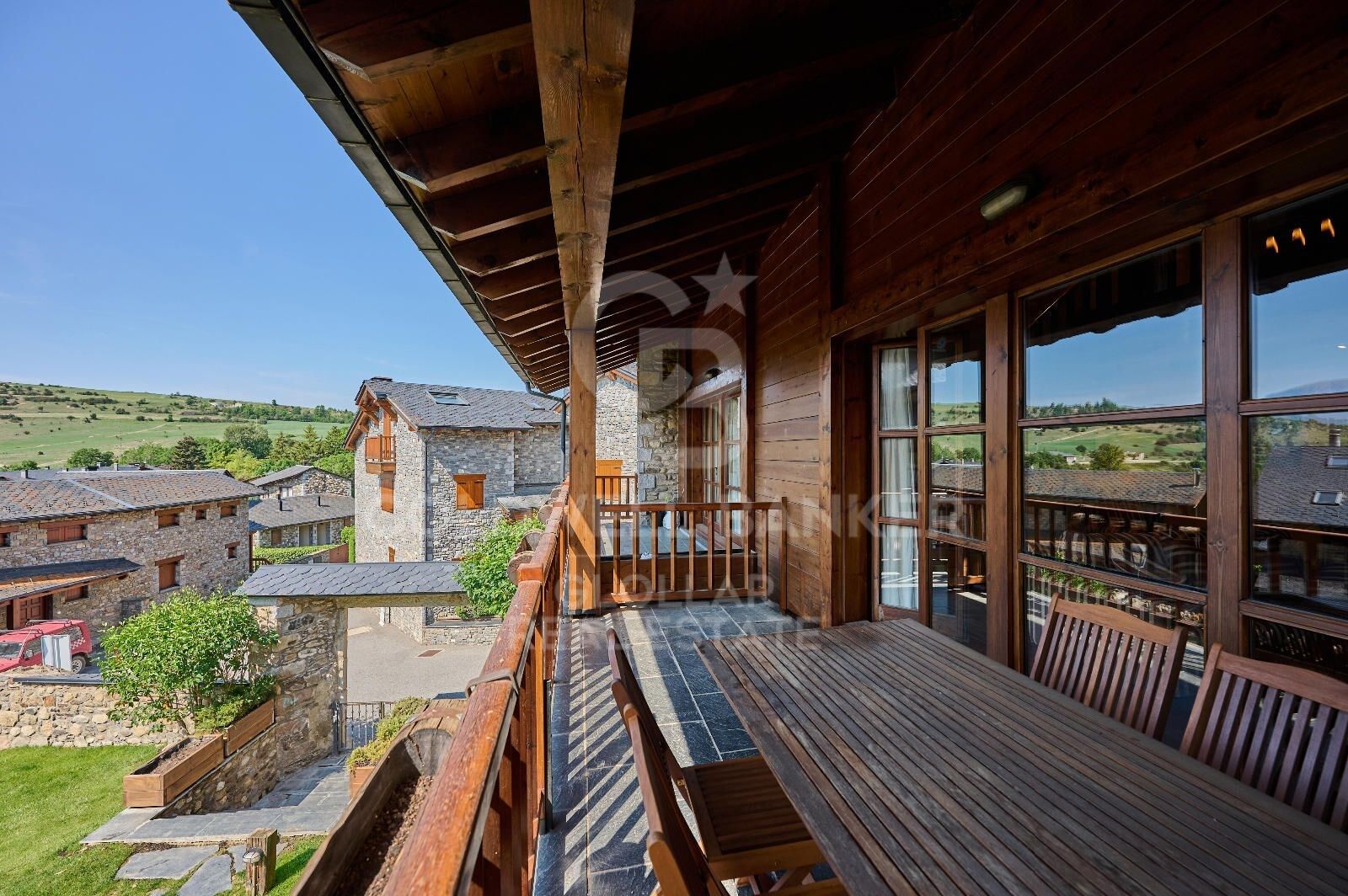Trīņu māja Girona, Spānijā 4 istabas, 200 m2 Nr. 160099
