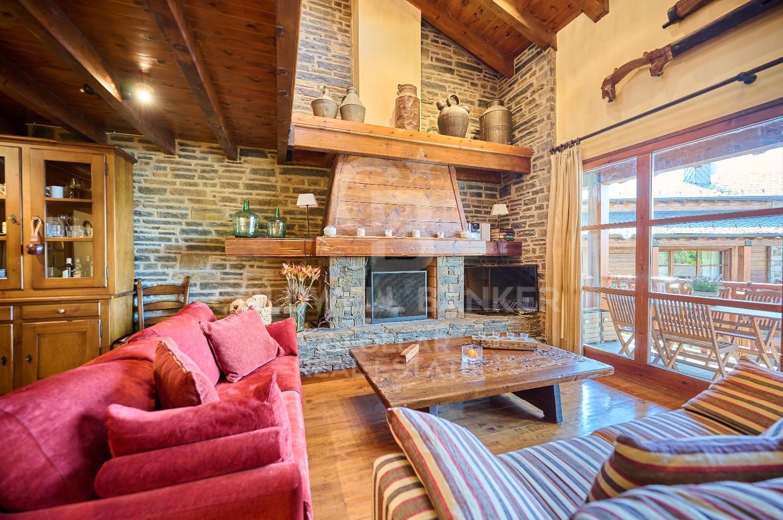Trīņu māja Girona, Spānijā 4 istabas, 200 m2 Nr. 160099