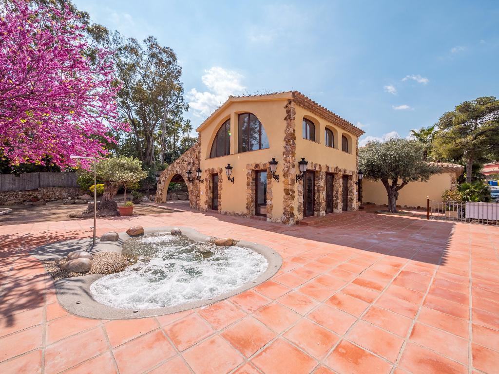 Villa i Blanes, Girona, Spanien 4 sovrum, 408 kvm. Nr. 180619