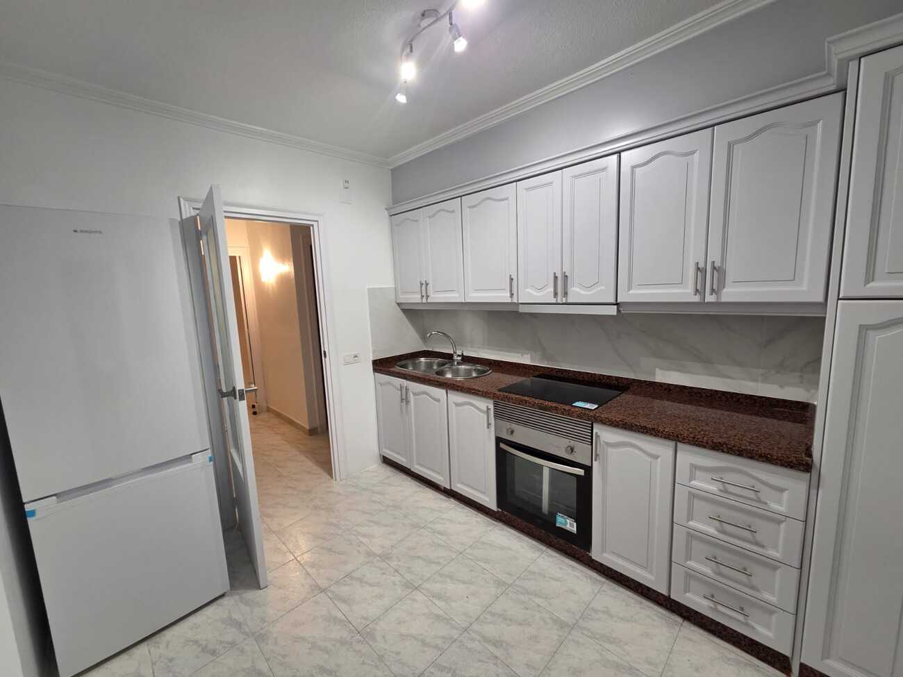 Apartment à Torrevieja, Alicante, Espagne 3 chambres, 95 m2 No. 193191