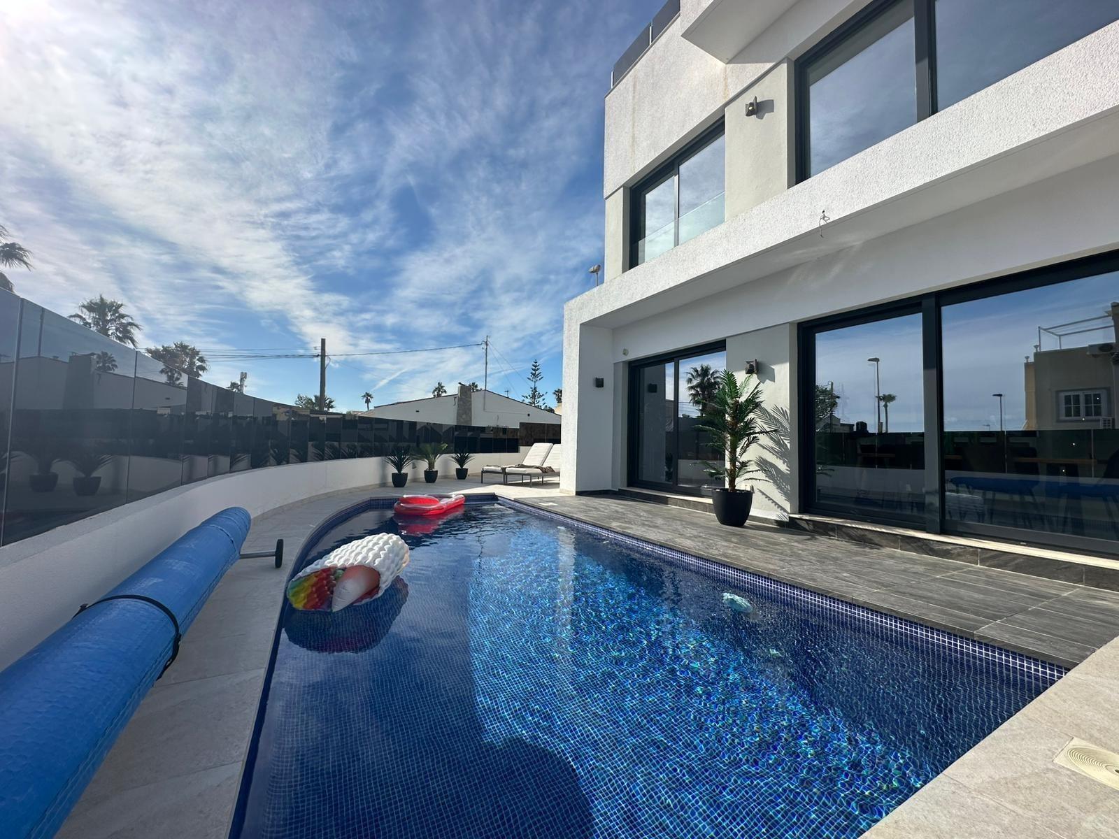 Willa w Torrevieja, Alicante, Hiszpania 4 sypialnie, 196 mkw. nr 155502