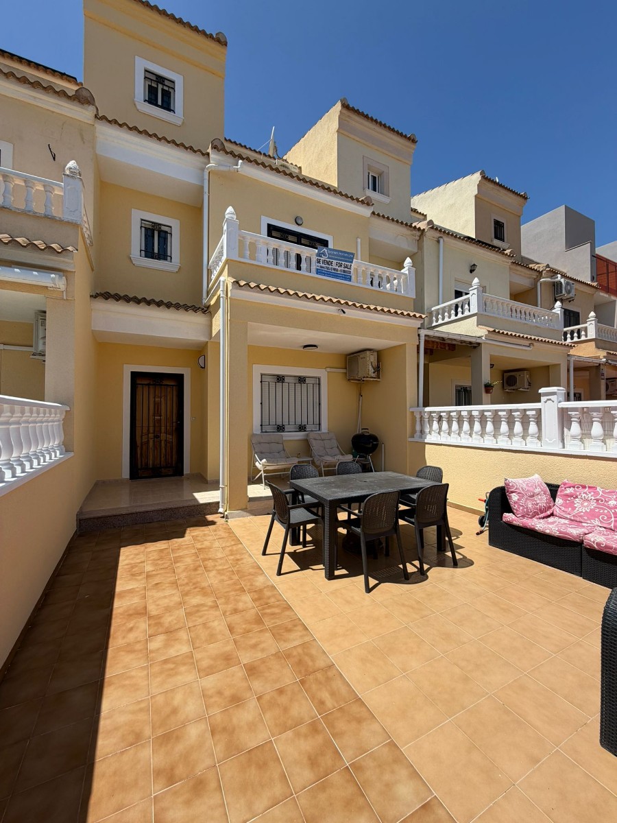 Villetta a schiera a Dehesa De Campoamor, Alicante, Spagna 3 camere da letto, 140 mq. N° 191794