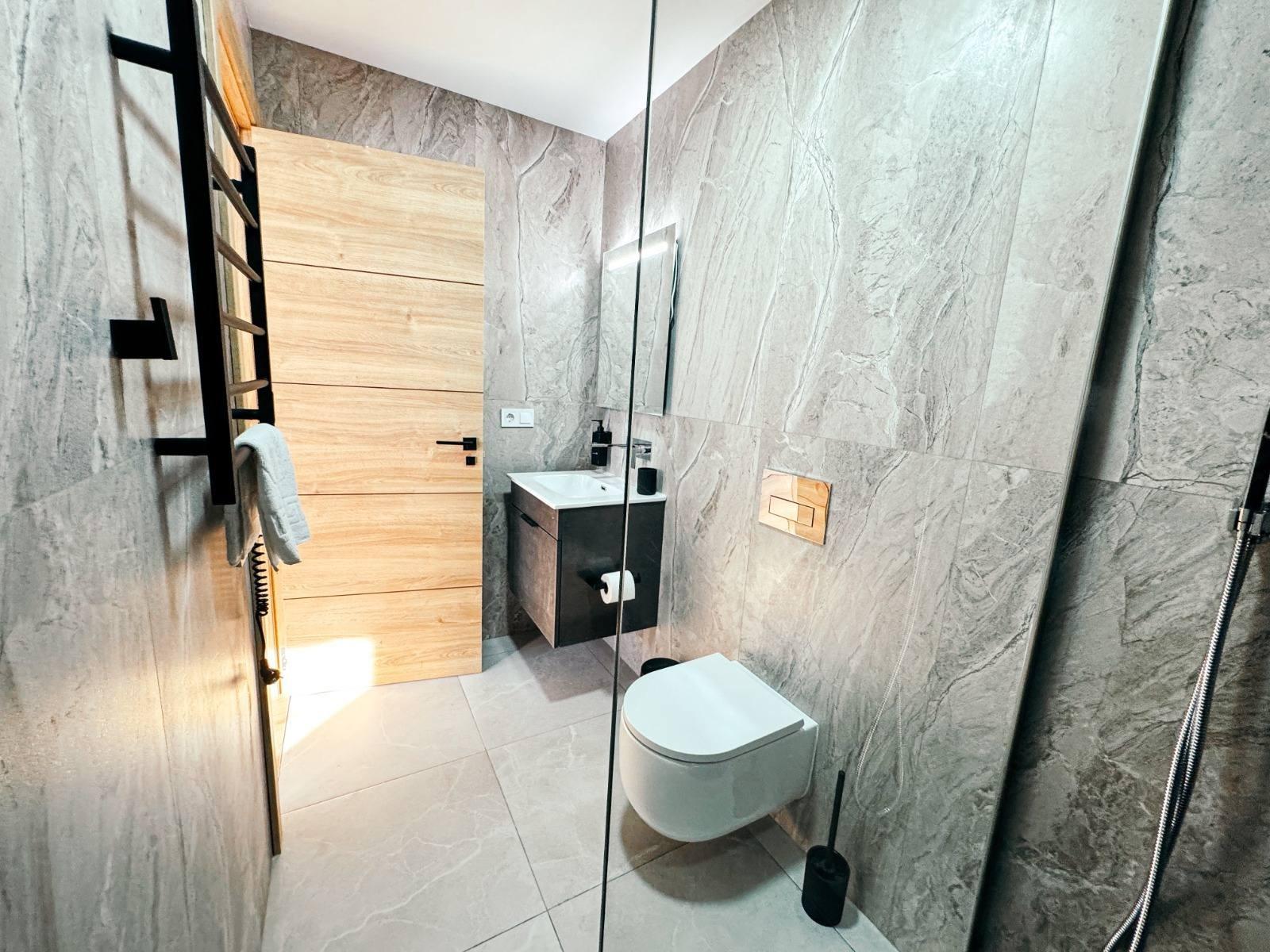 Commercial property in Torrevieja, Alicante, Spain 12 bedrooms, 347 sq.m. No. 189000