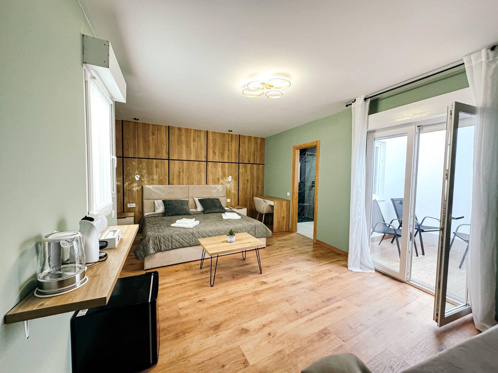 Commercial property in Torrevieja, Alicante, Spain 12 bedrooms, 347 sq.m. No. 189000