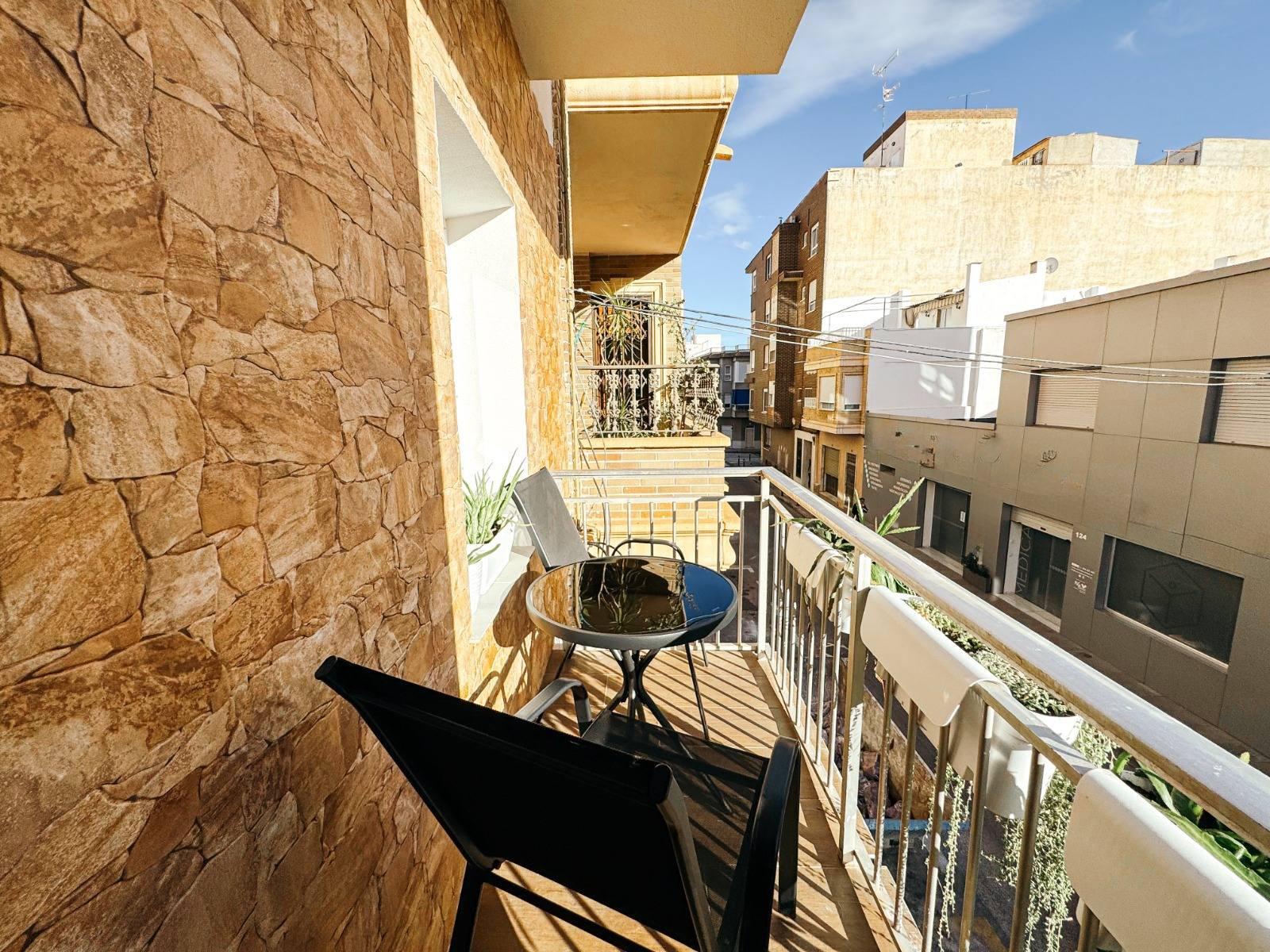 Commercial property in Torrevieja, Alicante, Spain 12 bedrooms, 347 sq.m. No. 189000