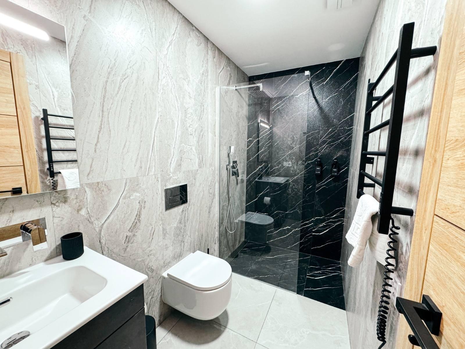 Commercial property in Torrevieja, Alicante, Spain 12 bedrooms, 347 sq.m. No. 189000