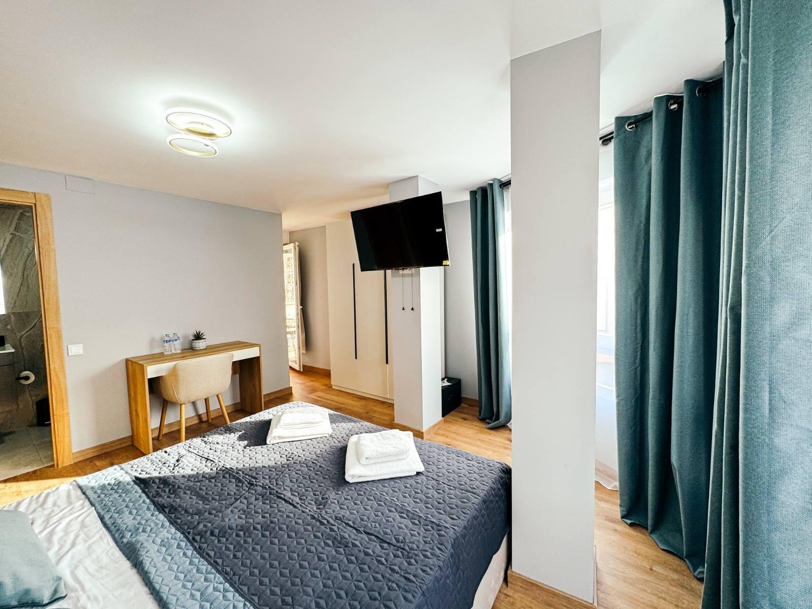 Commercial property in Torrevieja, Alicante, Spain 12 bedrooms, 347 sq.m. No. 189000