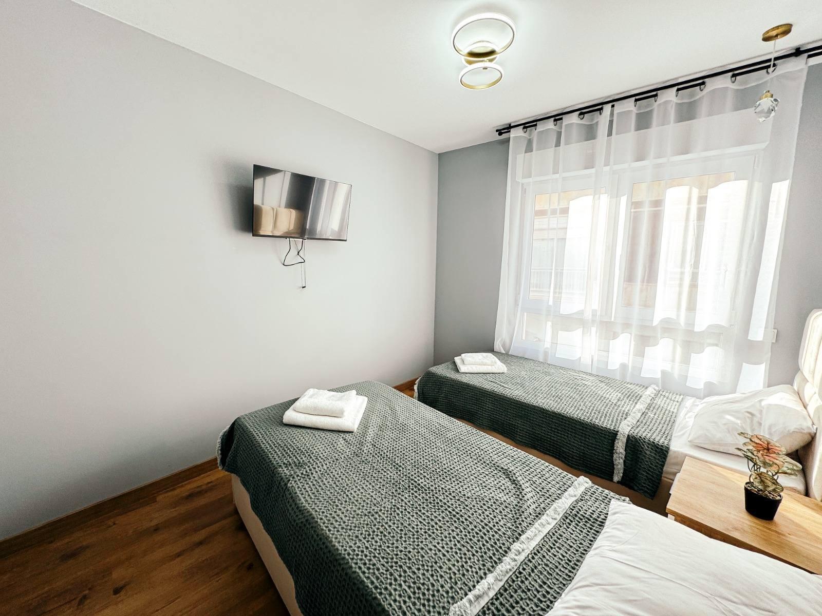 Commercial property in Torrevieja, Alicante, Spain 12 bedrooms, 347 sq.m. No. 189000