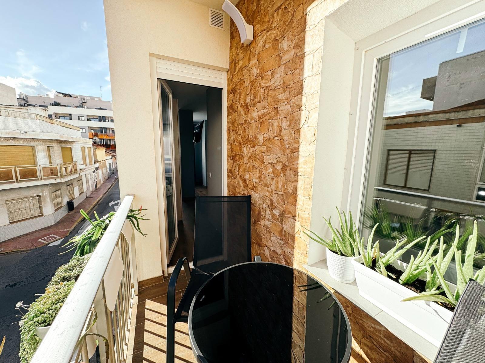 Commercial property in Torrevieja, Alicante, Spain 12 bedrooms, 347 sq.m. No. 189000