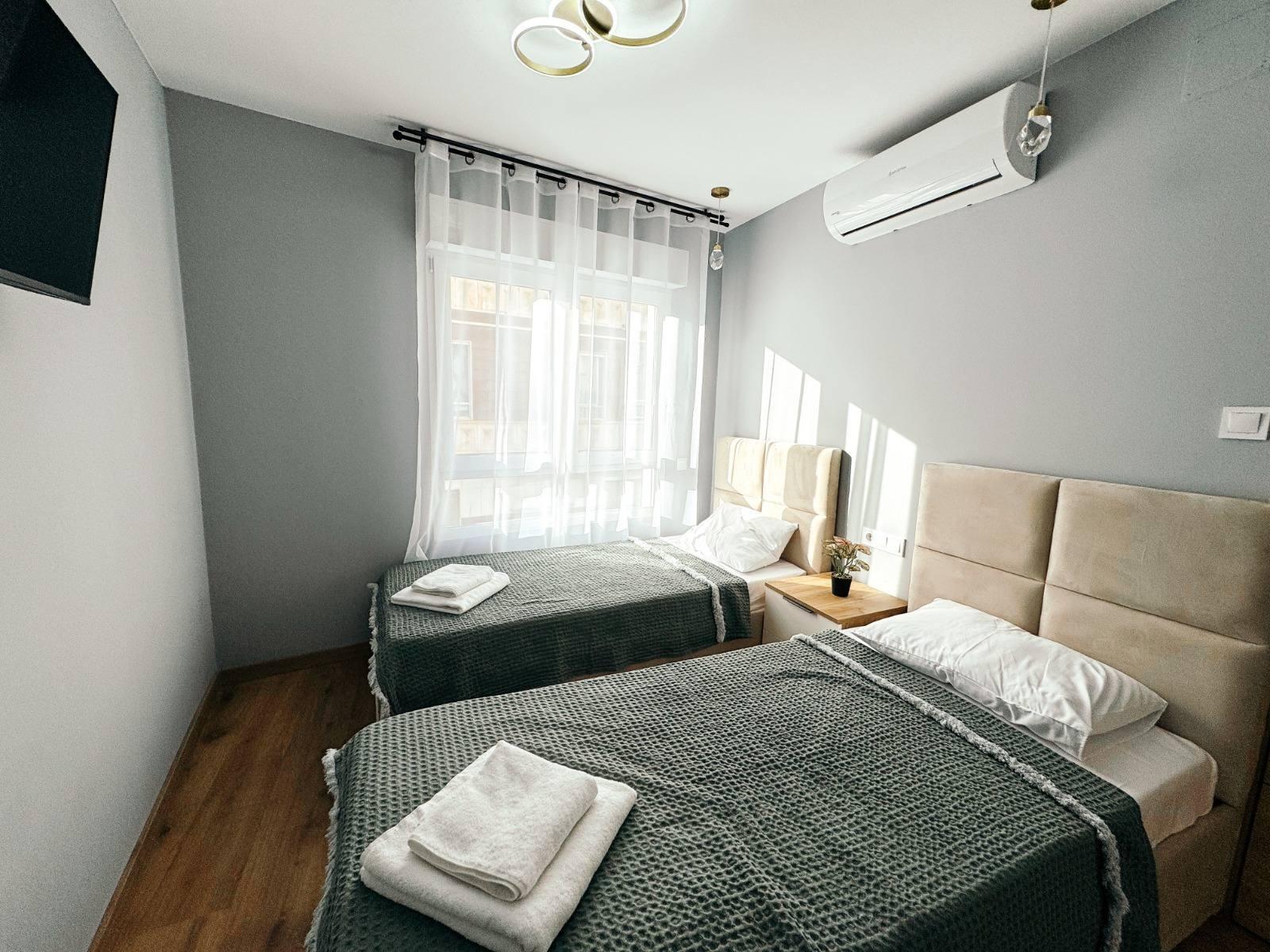 Commercial property in Torrevieja, Alicante, Spain 12 bedrooms, 347 sq.m. No. 189000