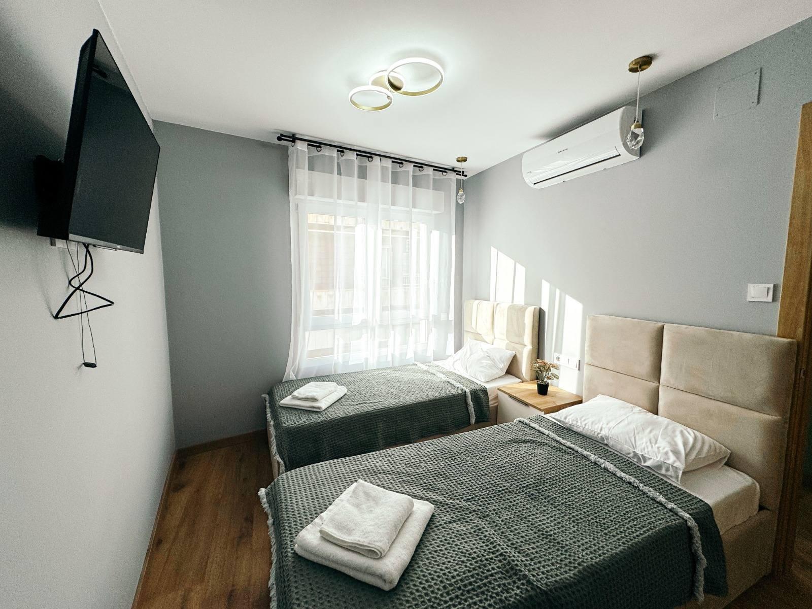 Commercial property in Torrevieja, Alicante, Spain 12 bedrooms, 347 sq.m. No. 189000